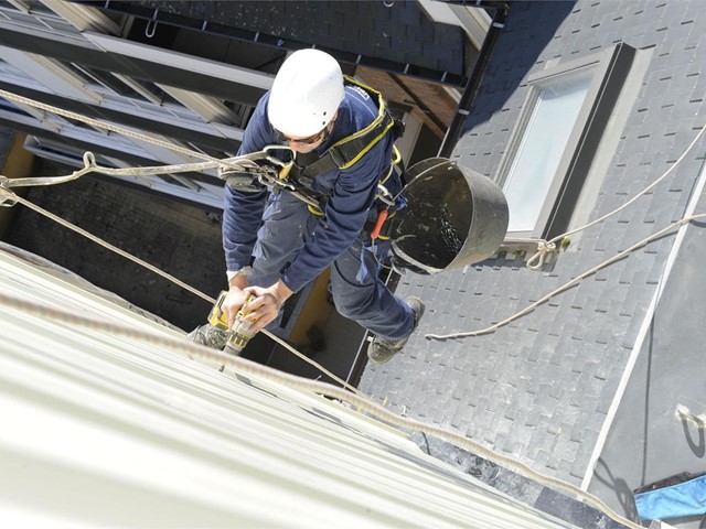 5 ventajas de los trabajos verticales frente a los de andamios