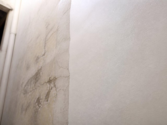 Adiós a las humedades: pintado de patios de luces en Coruña