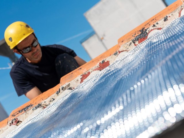 ¿Cómo prevenir la corrosión en tejados y cubiertas debido a las aves?