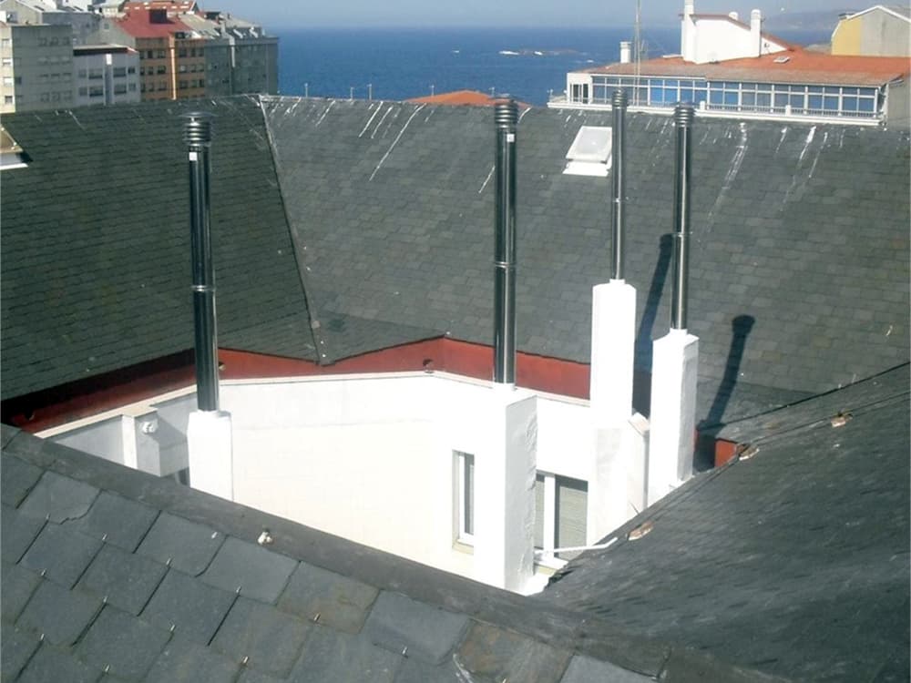 Montaje de chimeneas en A Coruña