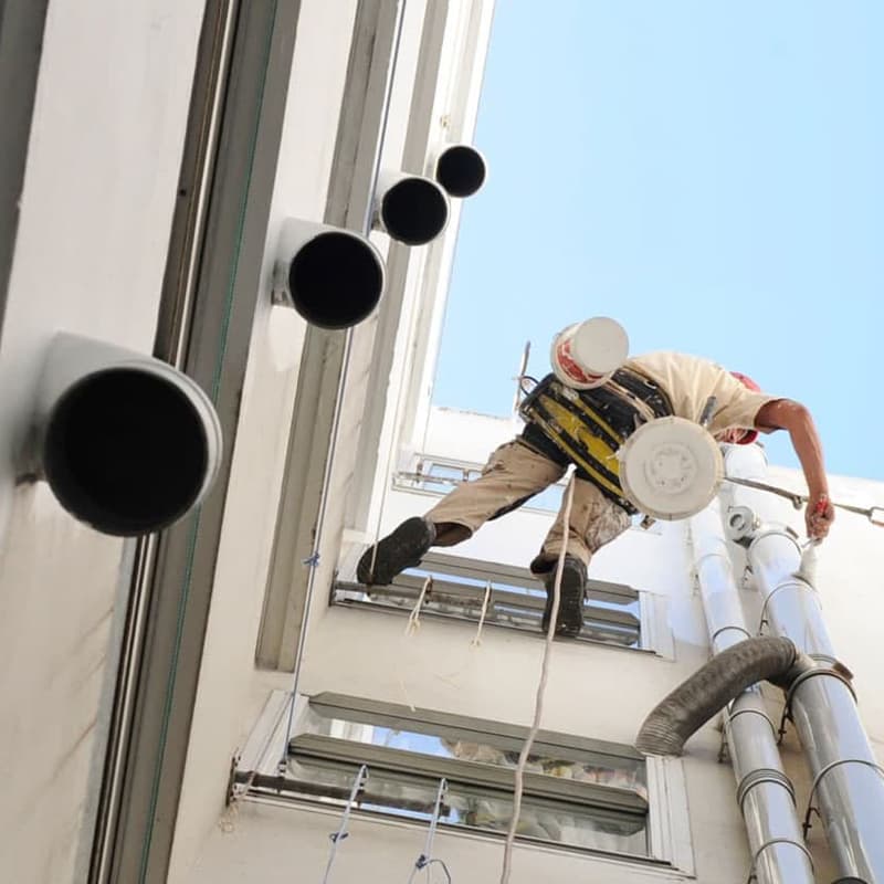 Salidas de humos y chimeneas de ventilación en A Coruña
